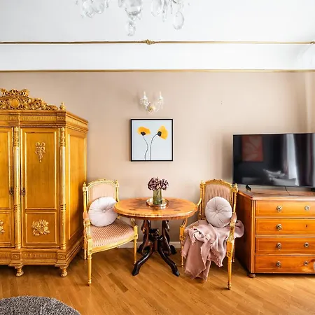 Nosticova Heritage 4*